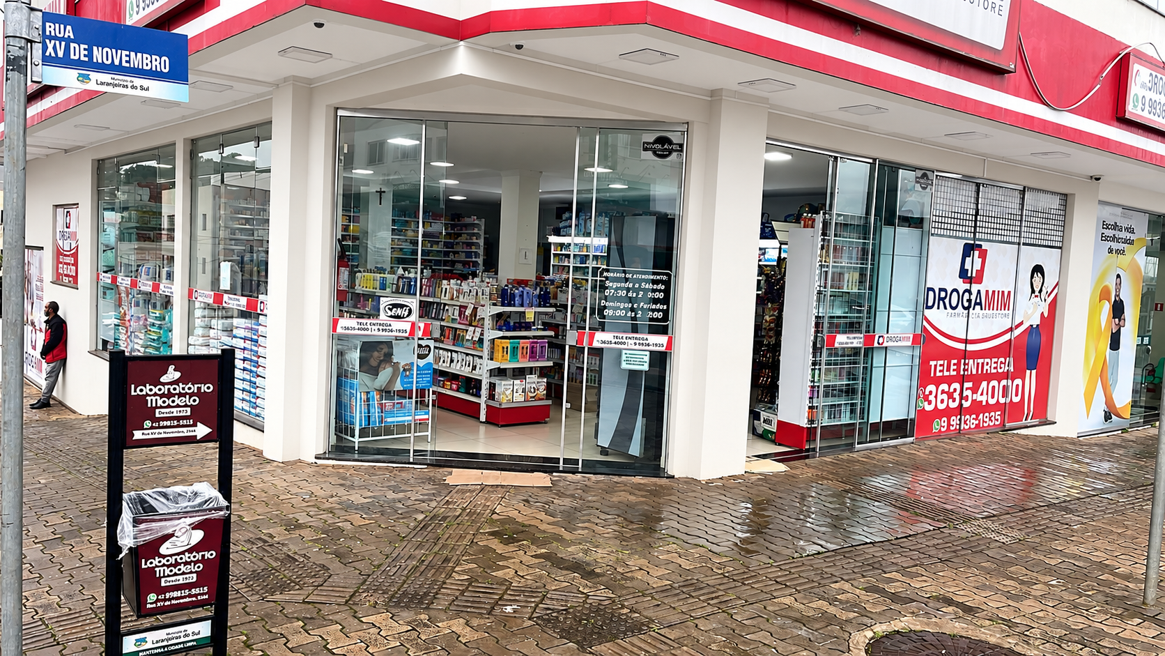 Entrada da Drogamim Farmacia Drugstore